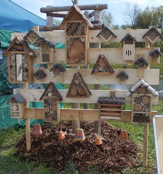 BUND Naturschutz Infostand Insektenhotel